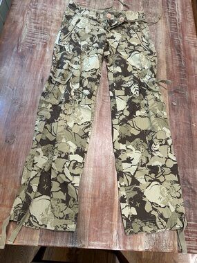 Hurley VTG Y2K Women's Straight Leg Floral Camo Cargo Pants in Brown and Tan